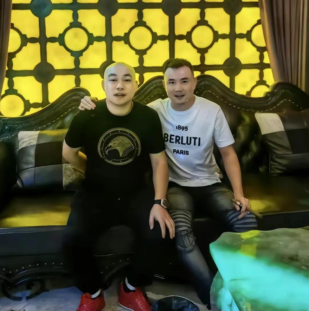 章子怡|章子怡三亚给赵本山拜年,穿300元衣服引热议,满脸通红醉意明显