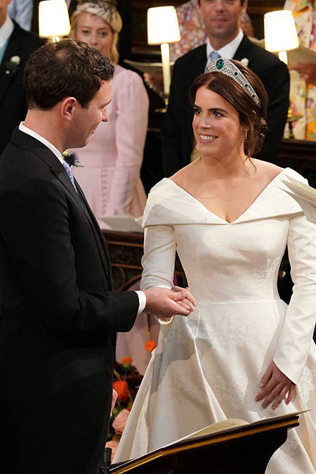 尤金妮公主|英王室再释多张高清公主大婚图,腰粗膀圆大屁股的胖妹怎样选婚纱