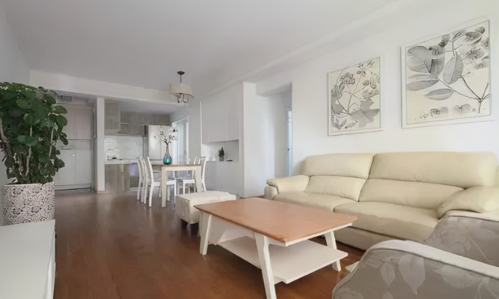 老公坚持穷装修，墙面只刷白墙就入住，完工后全家人都很满意