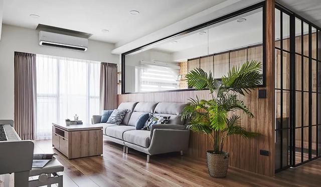 这对夫妻很有远见,巧用玻璃做隔断,把家装得明亮又实用,晒晒!