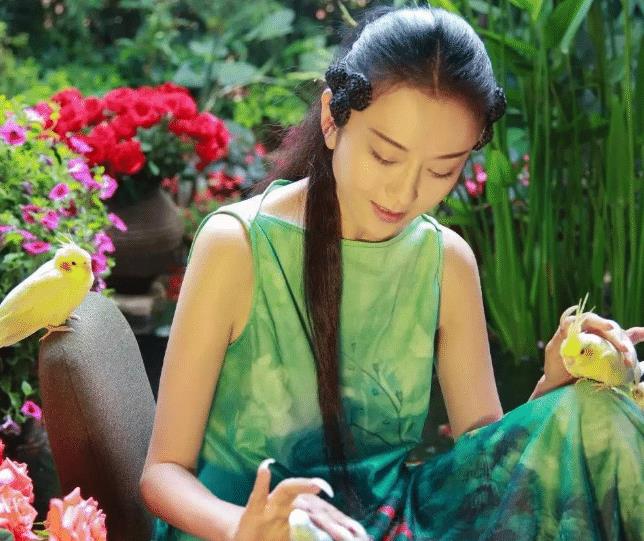 杨丽萍|22岁小彩旗近照，身材走样颜值下滑，离开杨丽萍迷失了自己