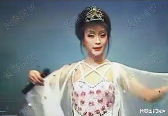 李玉刚|李玉刚20年前旧照曝光，演反串妩媚动人，那时的他艺名“林雪飞”