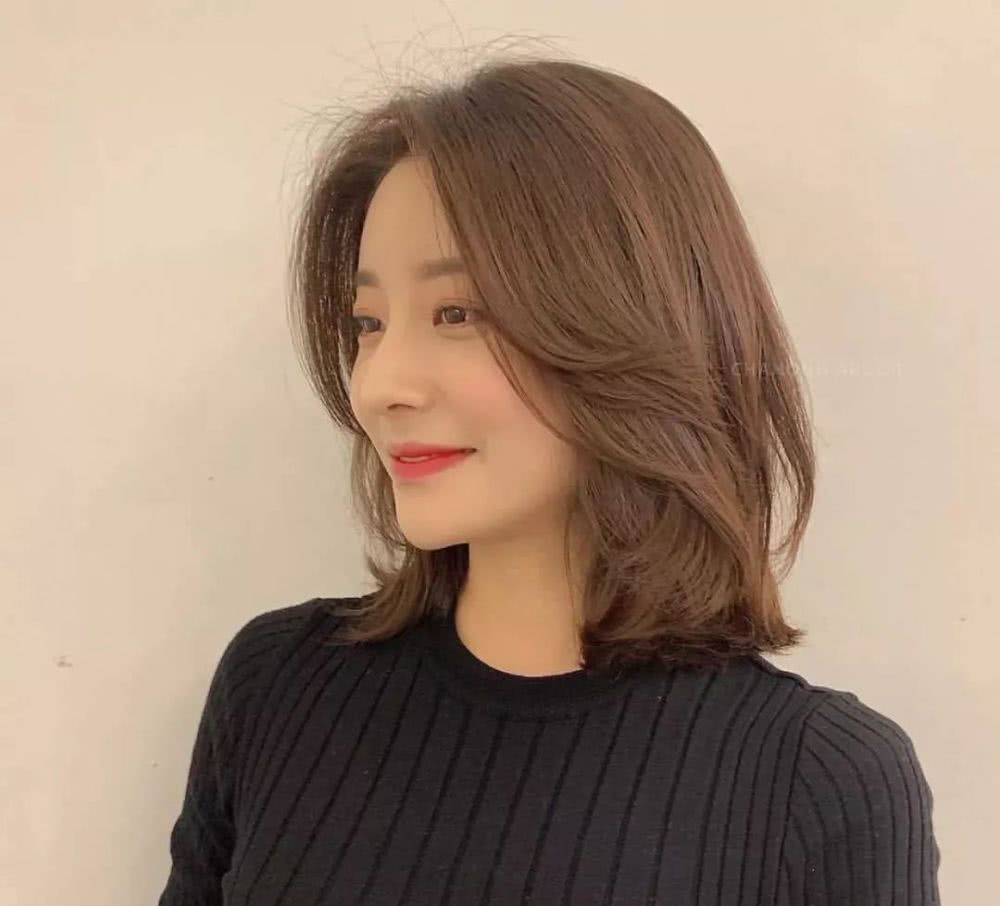 发型 女人不到40就有了“阿姨味”?问题可能出在这3种发型上,太显老