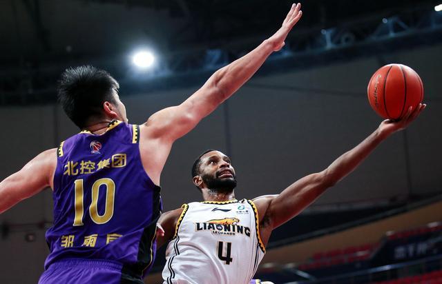 辽宁男篮|内线大队酝酿瘦身，辽篮迎补强良机，高诗岩或再成筹码