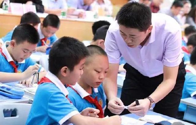 数学|6÷2（1+2）=？小学试卷再现争议题，老师家长争论不休