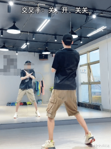 神曲|“想你的腿，亲你的嘴？”低俗神曲《黑桃A》，成了幼儿园的社会摇