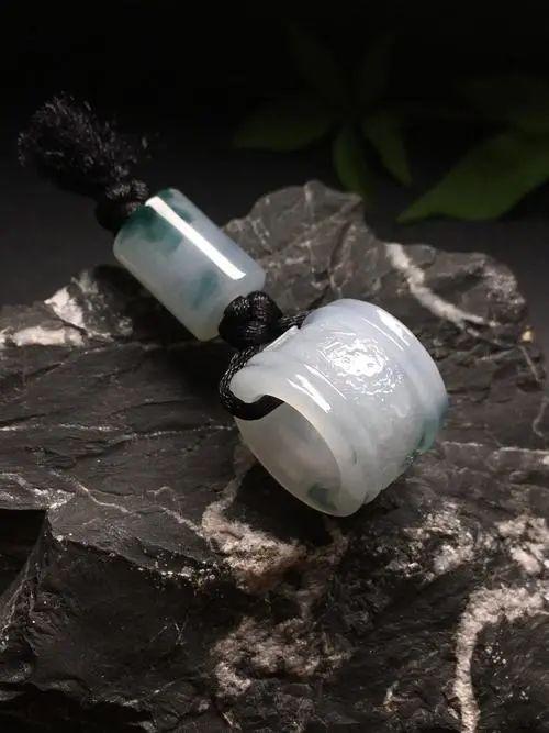 翡翠|三十而立,四十而不惑,不同年龄佩戴翡翠也有不同的寓意!