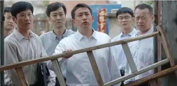 陈晓|县委大院：看黄磊的戏份真的笑了！出场就像领着“极限兄弟团”