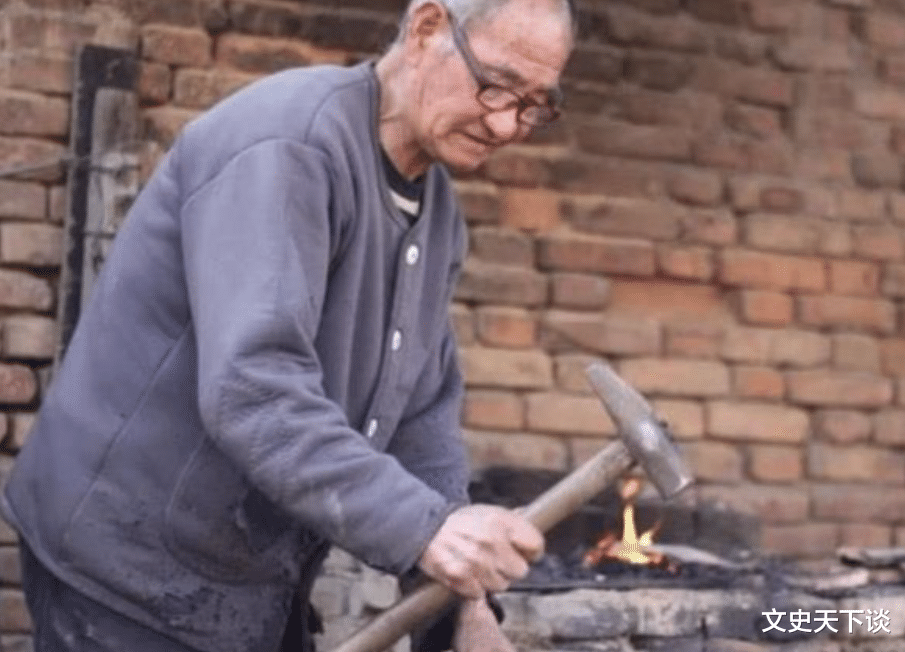 6旬老人樊三丑:靠打铁绝活给儿买房买车,却说宁失传也不传他俩