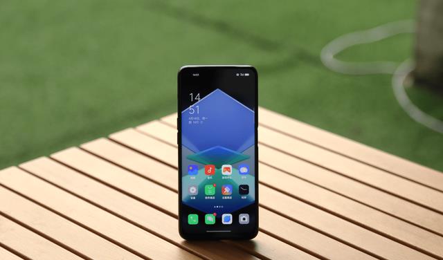 OPPO|OPPO再次爆发，首发天玑8000+LCD屏+67W快充，仅1999元