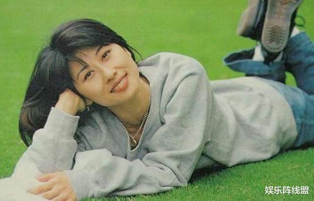 叶倩文|“歌后”叶倩文:靠美貌征服6个男人,凭借闺蜜老公成功上位