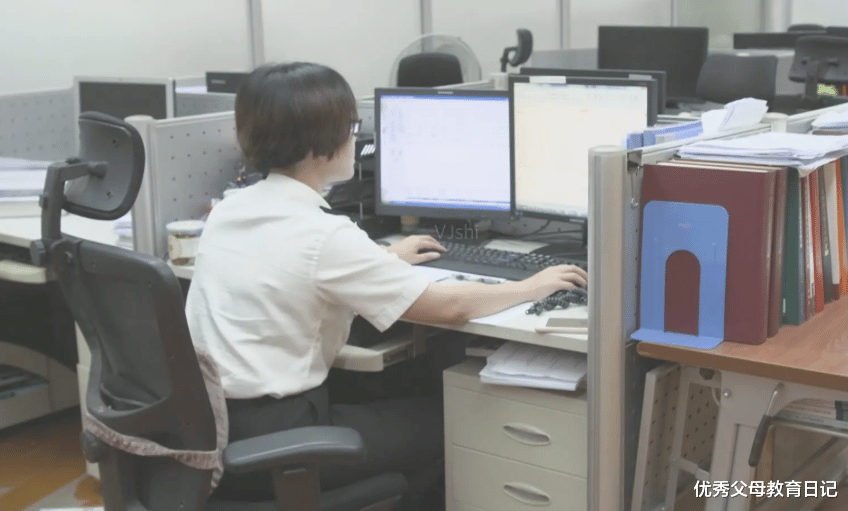 华为|三本生扎堆考公被嘲：如果三本生都能上岸，那读985有啥意义？