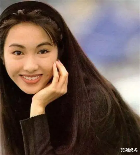 黎姿 黎姿出席富豪聚会一脸科技与狠活，媒体硬夸状态好，引发网友群嘲