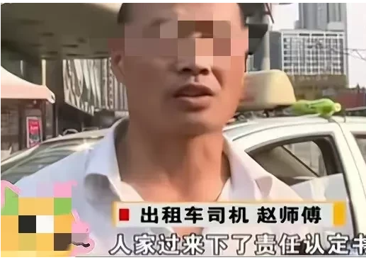 山西,太原。一大妈被车门撞倒后要求出租车司机赔偿5000元,被拒绝后赖在车上7小时
