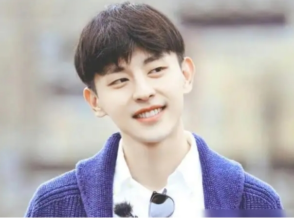 邓伦|邓伦被曝逃税前有预兆?拍摄期间笑容勉强,旗下公司正在清算