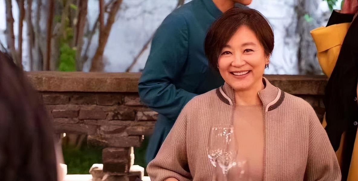 张敏 23岁张敏遇上24岁周慧敏,这10位女星的20几岁,美得不可一世