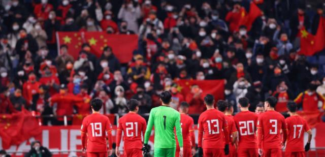 国足|10场1胜3平6负无缘世界杯！名帅奎罗斯喊话！国足换帅或一语成谶