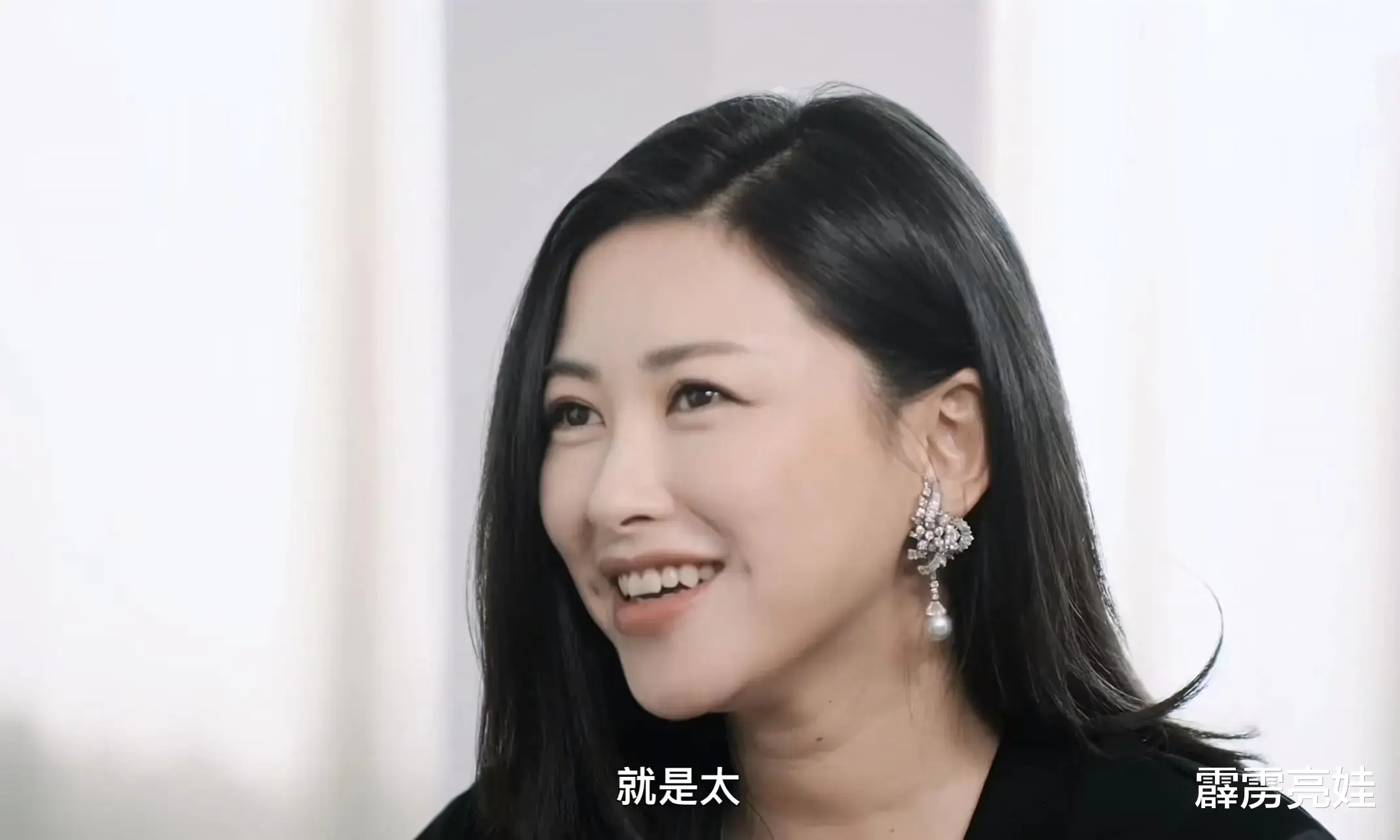 朱珠|38岁朱珠首谈生子原因,脖子颈纹有点出戏,称老公在约会时睡着了