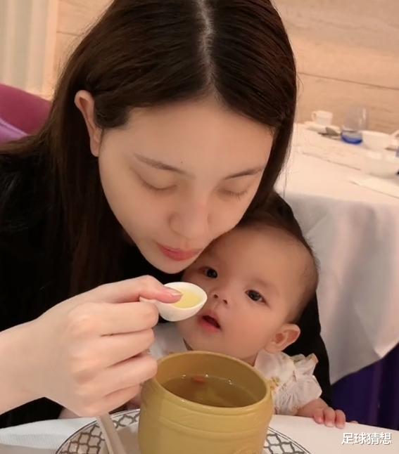 韩安冉|兜儿自曝婚期将近，晒5个月女儿正面照，网友：这一局兜儿获胜