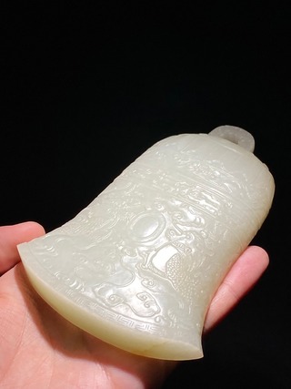 和田玉籽料|清乾隆 造办处 和田玉籽料白玉 羊脂玉 双龙戏珠纹 钟形玉砚