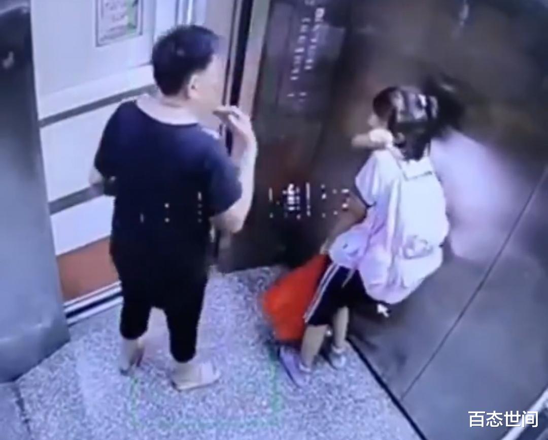 惠州一大妈自己撞了电梯门,反迁怒于无辜女孩,随手掌掴女孩出气