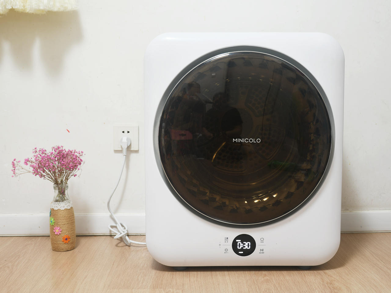 快速烘干杀菌祛味,解决全家衣物晾晒难题-MINICOLO迷你干衣机