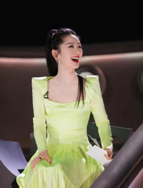 谢娜|浪姐3谢娜从全网吐槽到口碑逆袭！4个暖心行为，私下照顾姐姐情绪