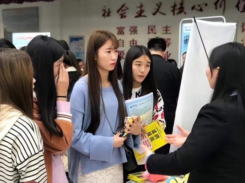 求职|2022届毕业生找工作难不难?211学生哭诉:没想过能这么卷