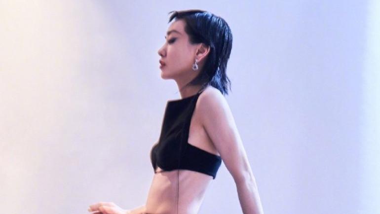 郭采洁|36岁郭采洁被指瘦成纸片人！肋骨突出清晰可见，健康状况令人担心