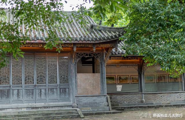 古镇|成都周边这座千年古镇，被誉为青城山后花园，人气旺盛很像丽江
