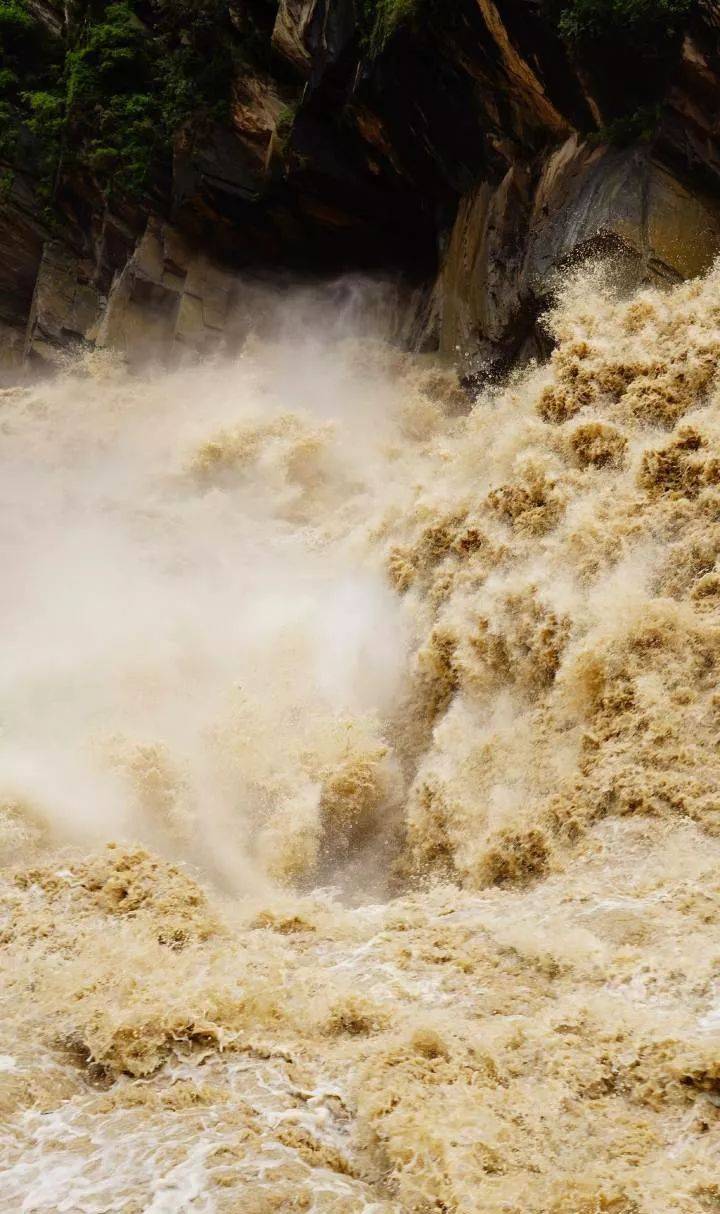 国庆节|以“险”闻名天下的虎跳峡，涛声震天，它是万里长江的第一大峡谷