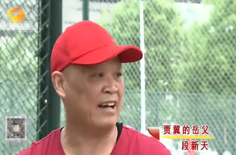 2004年,湖南小伙新婚当天,61岁母亲执意要睡婚房,结果被撵出门