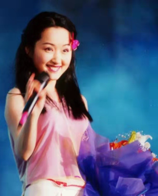 杨钰莹|蜜一样的杨钰莹,游离了两个男人之后,还能“甜”多久