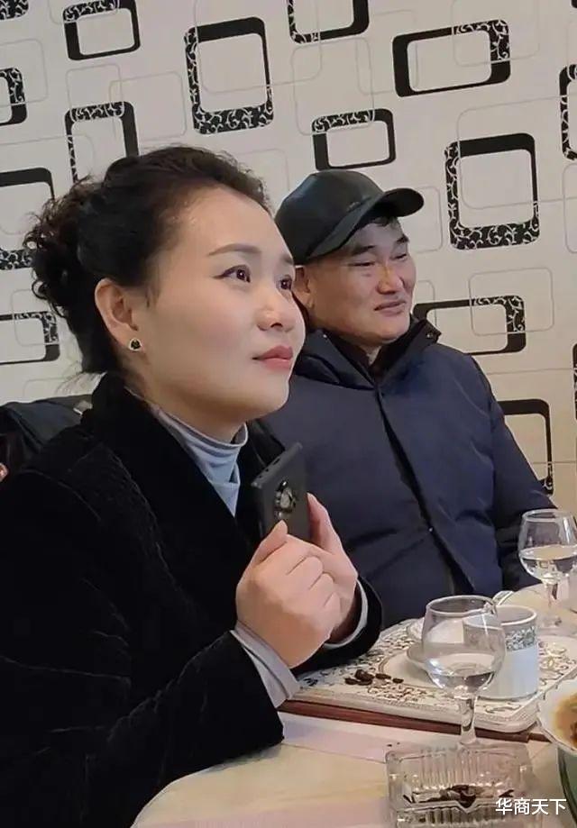 朱之文|离婚后的袁庆彻底放飞自我了,开直播,连榜一,找男友,蹭大衣!