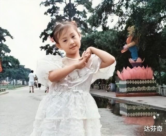 张天爱|上梁不正下梁歪，郑爽人生悲剧的始作俑者，是她亲妈