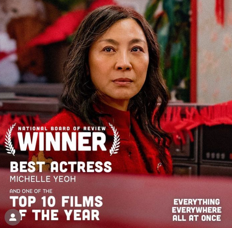 李连杰|李连杰带家人为杨紫琼庆祝荣登时代周刊，利智疑被P掉未能出镜