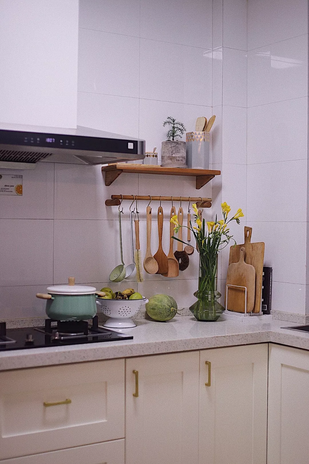 再小的厨房,装上收纳挂架,都会方便不少!