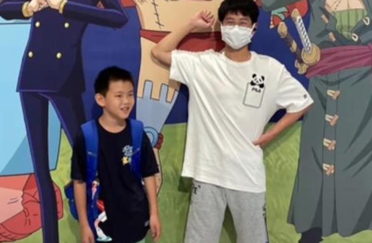 漫展|苦尽甘来!孙卓三姐弟外出看漫展画面温馨,孙海洋卖包子打拼事业