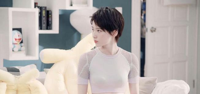 诸葛大力 诸葛大力终于把头发留长了，新发型美出新高度！