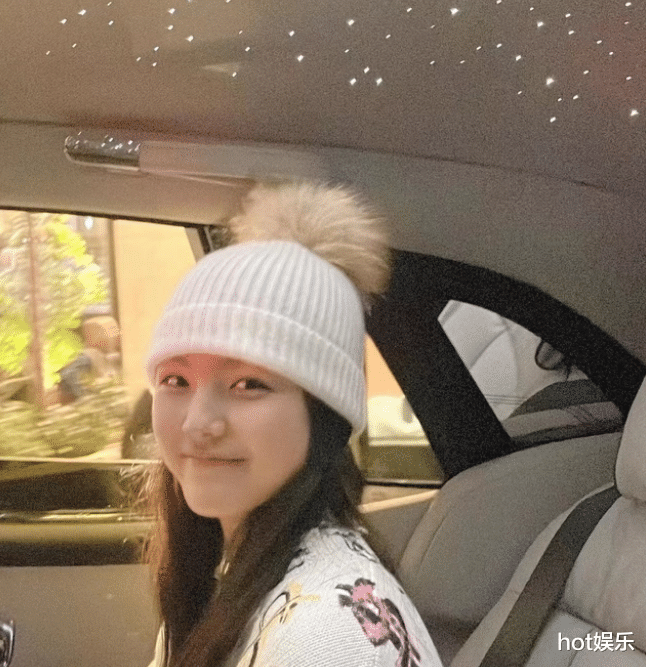 李湘|李湘母女过年不忘仪式感,餐厅像宫殿,无意炫富却全是金钱的味道