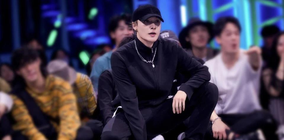 张艺兴|“活成人脉”张艺兴:在各大综艺担任制作人,带彭昱畅结交王思聪