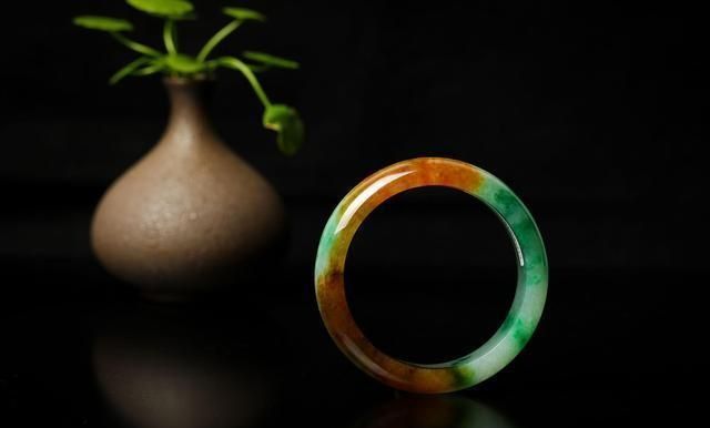 翡翠手镯|翡翠手镯按颜色可分为七大类