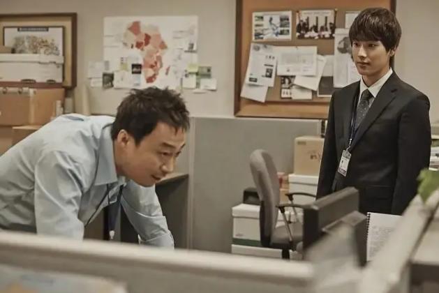 大学生|降薪之后下属集体摆烂，下班之后好像不在服务区，经理被上下夹击