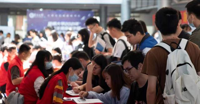 高校|华为开启招聘计划，有的岗位不限专业，3种大学生有不错的优势