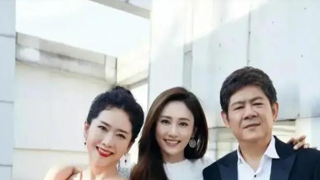 刘芸|刘芸曝和郑钧补办婚礼内幕，曾怕麻烦不想办，却被父亲的西装破防