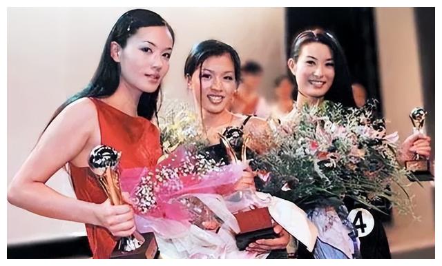 张艺谋|50岁张艺谋请18岁超模共进晚餐,女孩酒量不好头晕,于是送回酒店