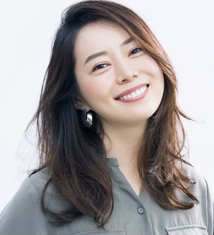 美宝莲 50岁女人不想有“大妈感”，记得避开这4种发型，容易显老没气质