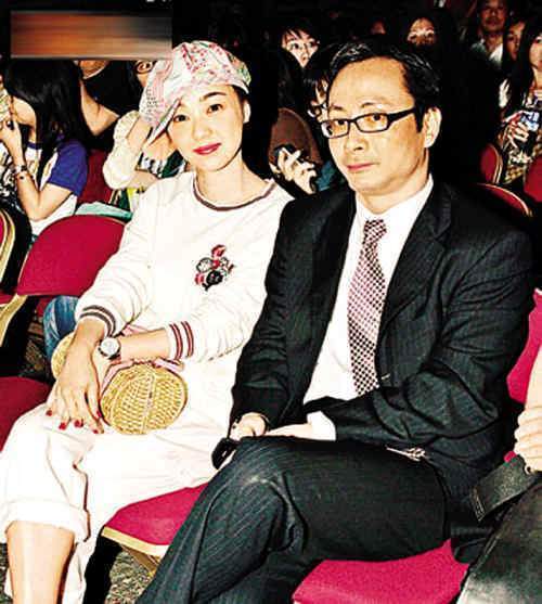 韩红|至今未婚的8位大龄女歌手，每一位都有苦衷，最小30岁，最大56岁