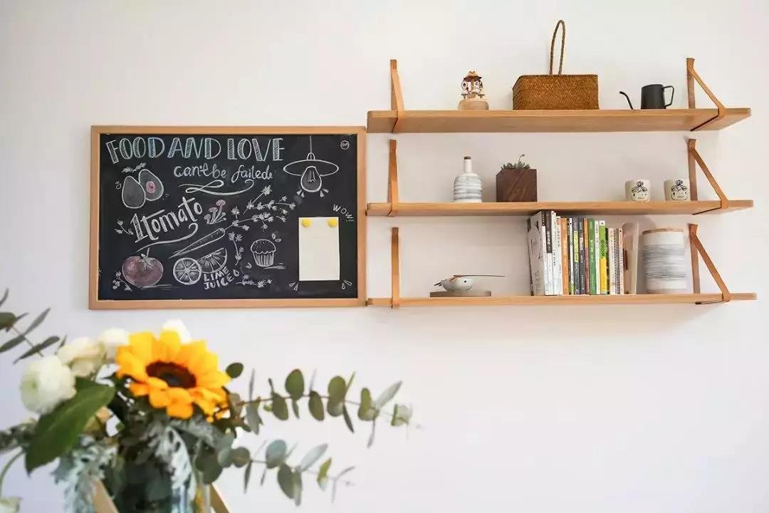 140平简约风三居室,厨房里的小黑板居然是美食食谱的聚集地