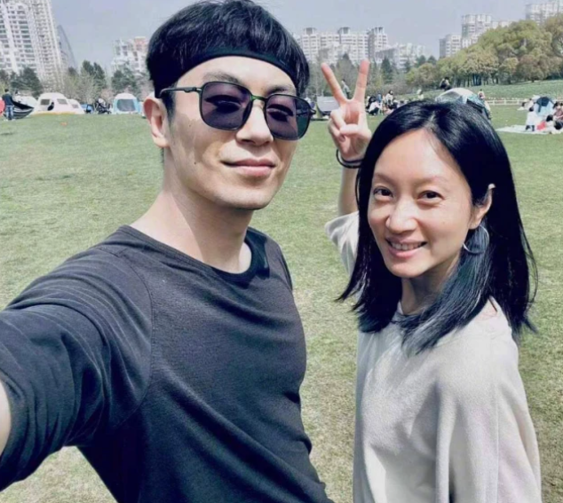 朱亚文|朱亚文晒老婆素颜照庆结婚十周年！